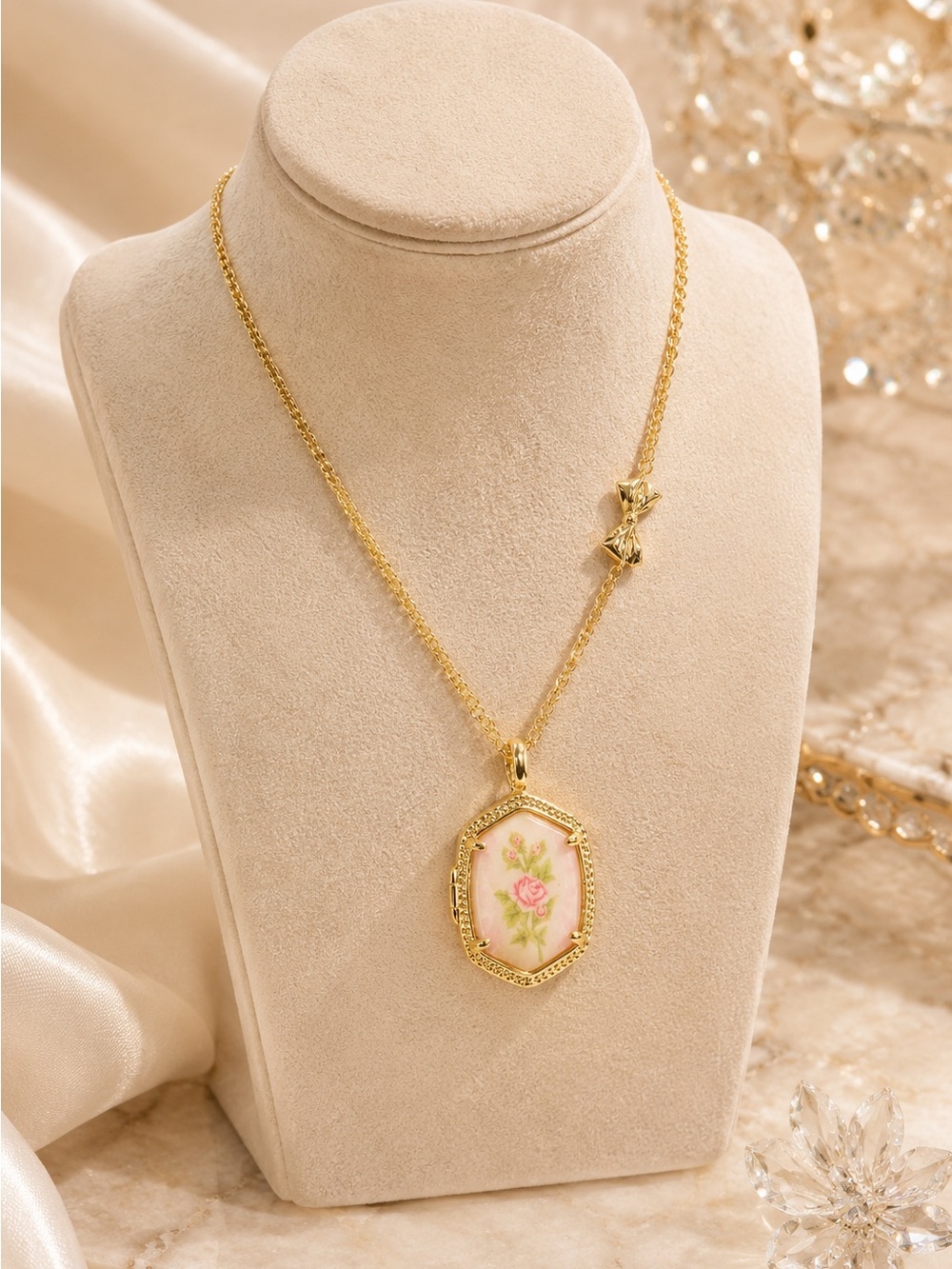 Kendra Scott x LoveShackFancy Daphne Gold Locket Necklace - Picture 3 of 8